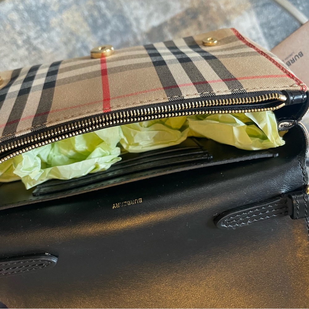 Authentic Burberry Hackberry Crossbody - Picture 6 of 13